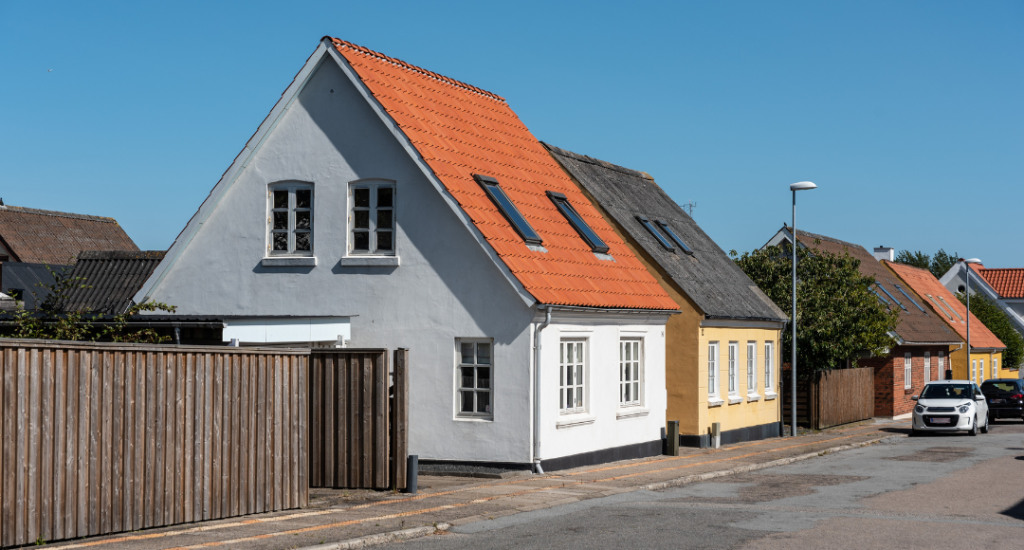 villavej i Danmark med huse